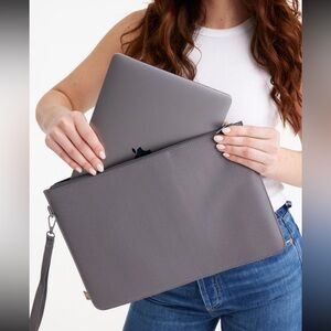 The BÉlSics Laptop Pouch in Grey NWT